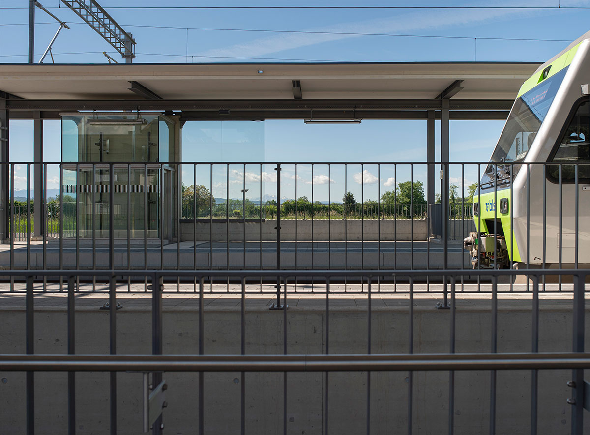 Metallbau: BLS Treppengeländer am Bahnhof Müntschemier